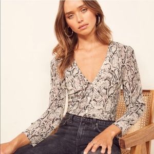 ⚡️ Reformation Jemma Snakeprint Top sz 4
